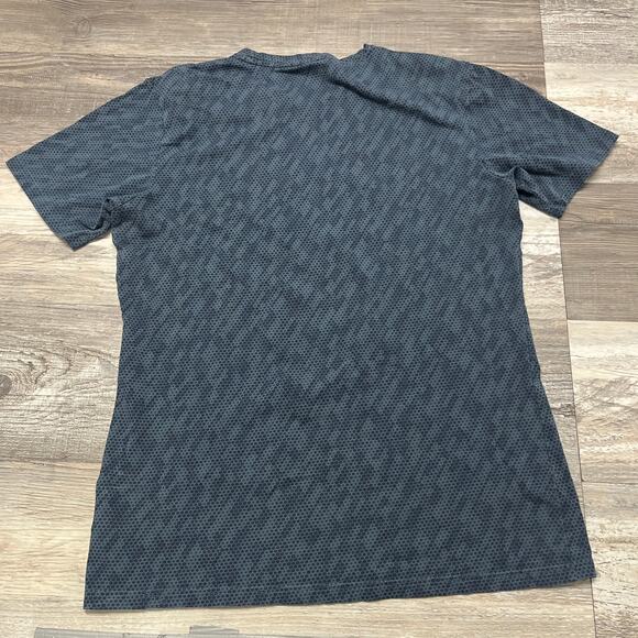 Gymshark Shirt Blue Gray Mens M Crewneck Geometric Honeycomb Gradient Stretch - Picture 3 of 10